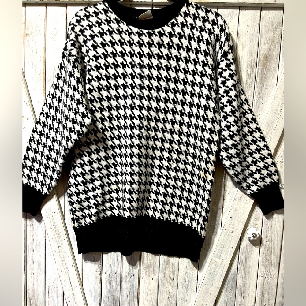 MADE IN THE USA 🇺🇸 **GARAN MARITA   OVERSIZED MEDIUM Sweater**Nice🌹☀️☀️☀️🌹